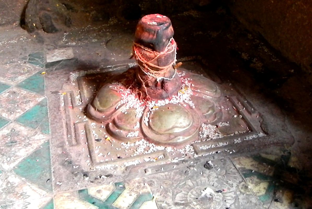 Kathmandu Patan Golden Temple 04 Shiva Lingam In Entrance Doorway 